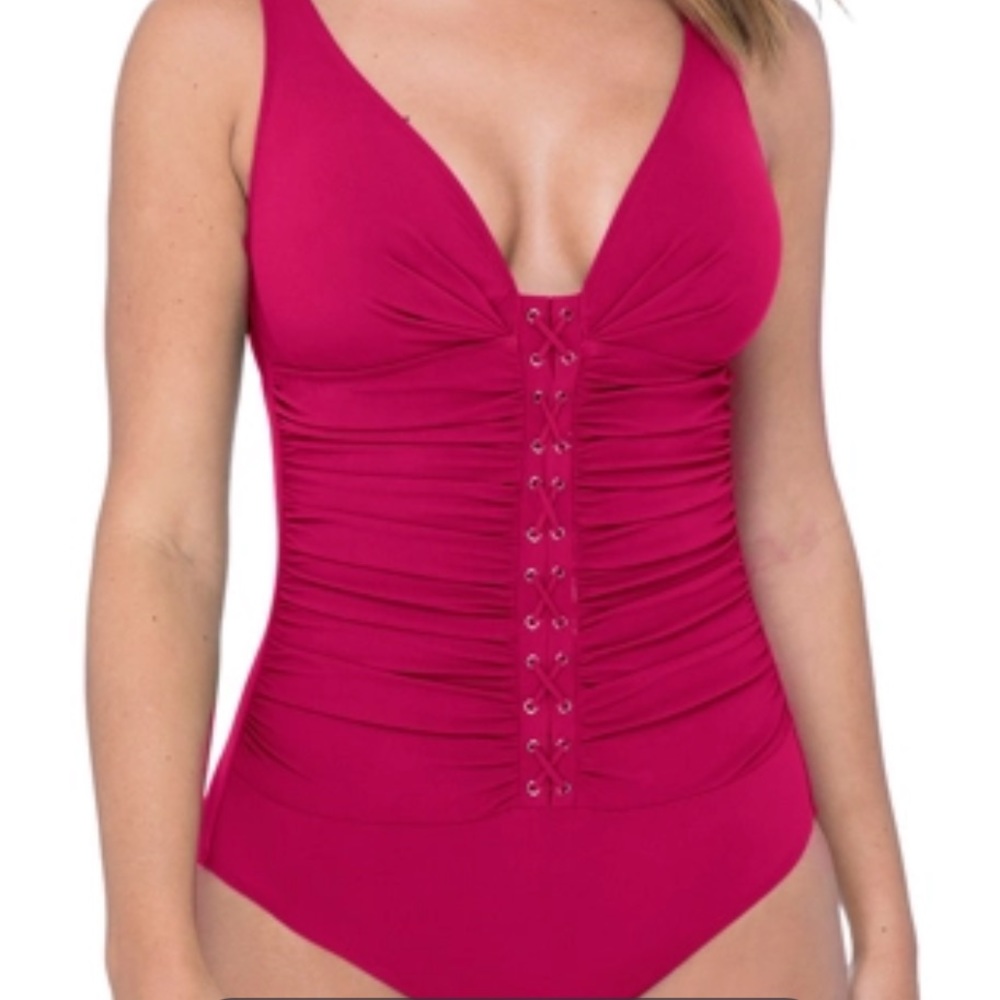 Ruby Red🍒 Profile by Gottex one piece